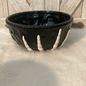 10 Strawberry Street Skeleton Bowl